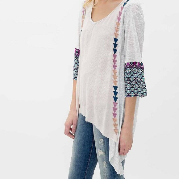 Gimmicks by BKE Southwestern Top - Picture 3 of 10